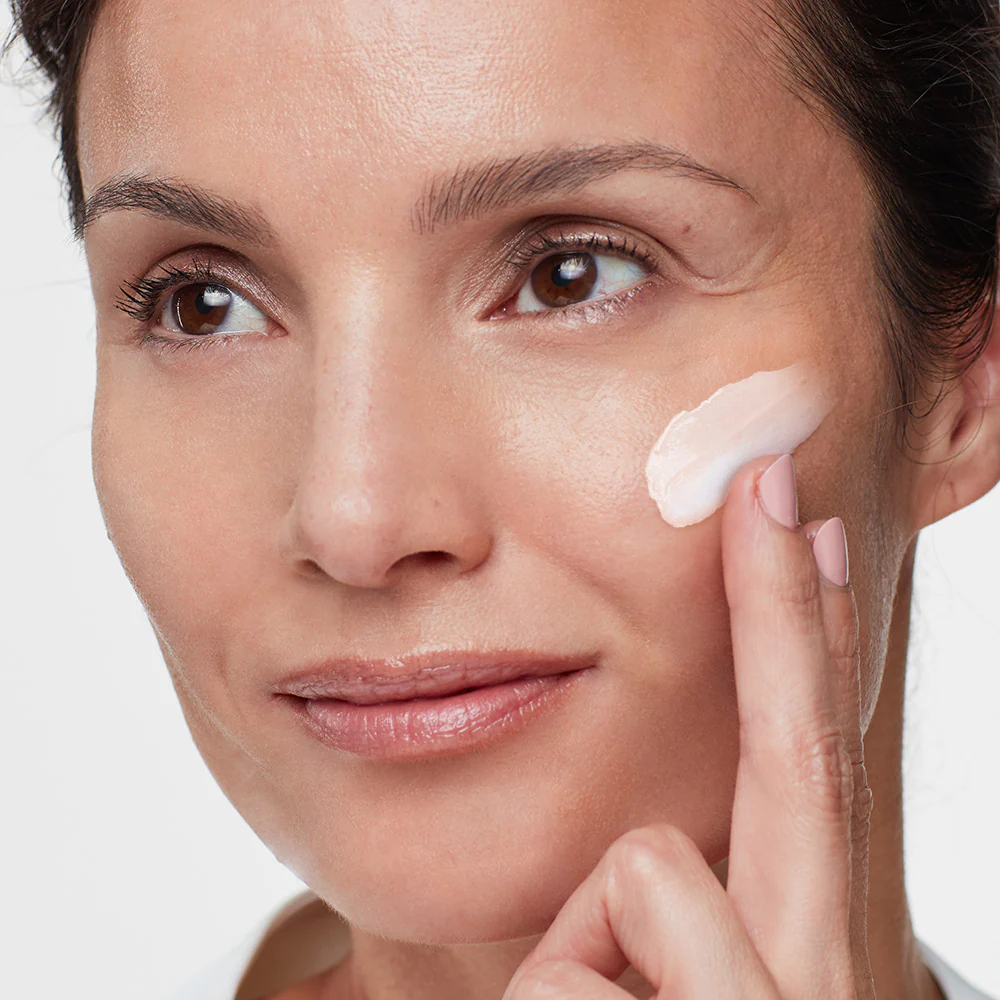 Solar Defense Tinted SPF 30 - Image 7